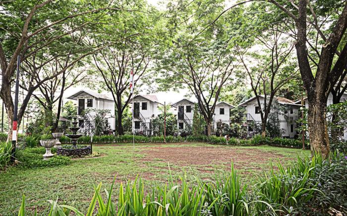 Royal Hotel and Outbound Trawas