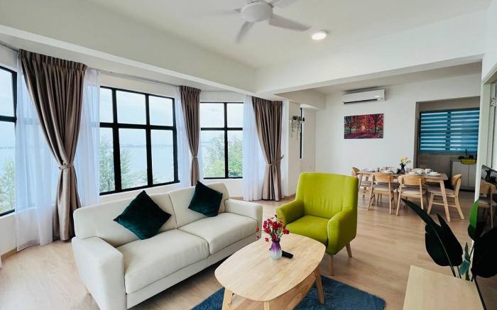 Melaka 2 Bedroom 180° Seaview ApartHotel  G0816