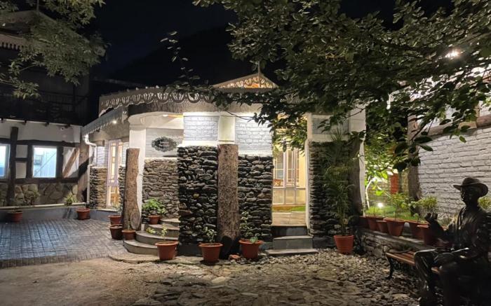 Summit Bougainvillea Tea Resort