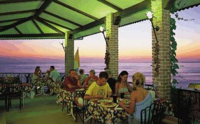 Tropic Beach Club & Resort - Side