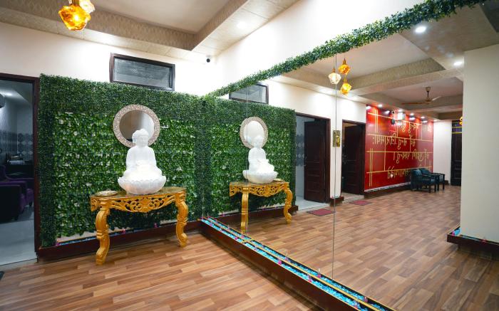 THE NEERAJ NATURECURE - Stay On The Ganges