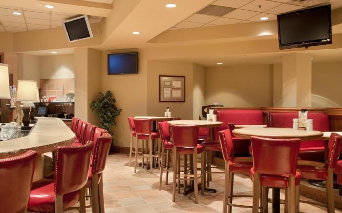 Doubletree By Hilton Wichita Airport Hotel