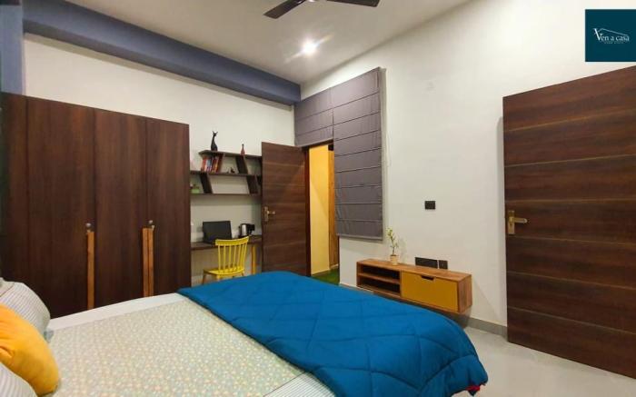 Golden House...by"ven a casa-home stays"