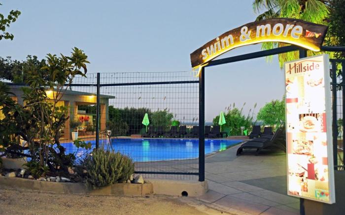 Hillside Studios & Apartments