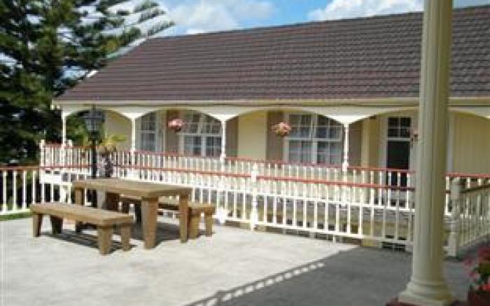 Colonial City Motel