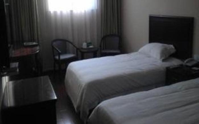 GreenTree Inn ZhenJiang Jurong New Bus Station Express Hotel