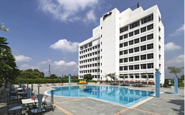 Clarks Avadh