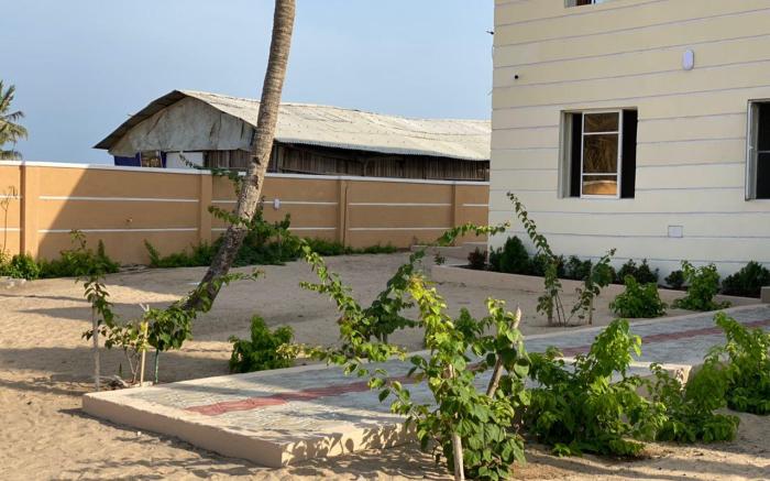 Wavecrest Beach Hotel