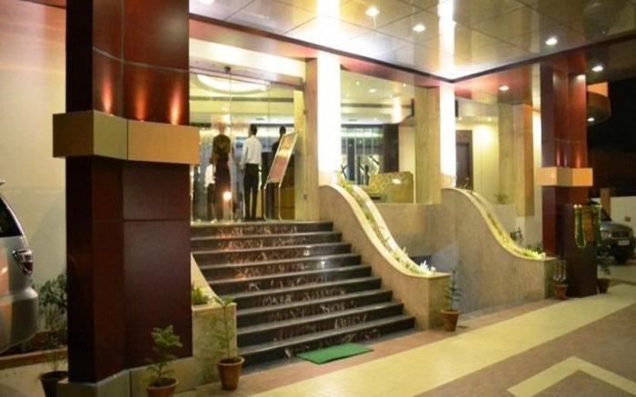 Hotel Ravisha Continental