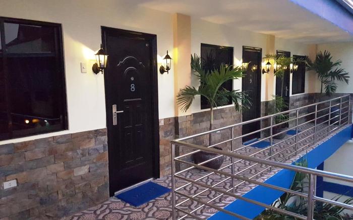 Mangos Beachfront Resort