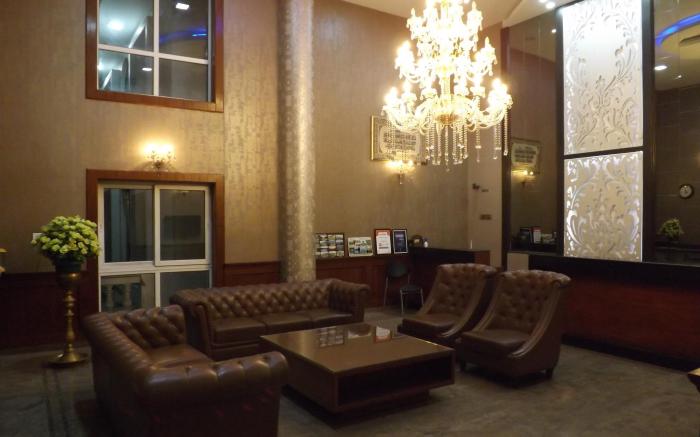 The Majestic Crown Hotel