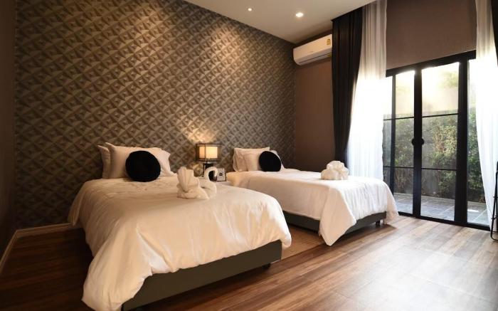 Mไร่หุบกะพงมาลีฮวนน่าResort&Restuarant(นะโมทอง)