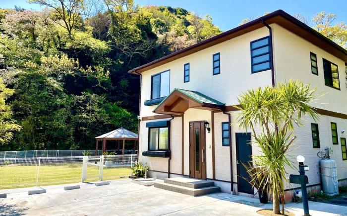 Ohama Beach House & BBQ! 10 min walk to the beach!