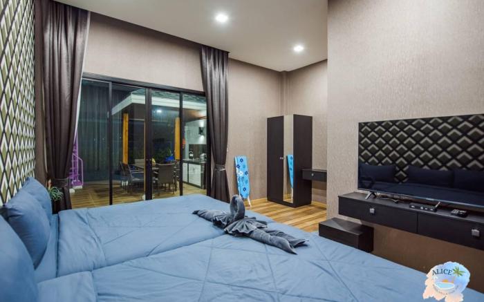 Alice pool villa cha-am