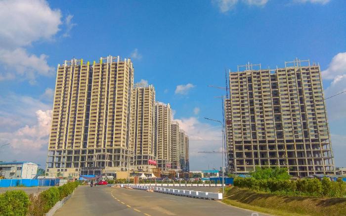 Spacious Modern 3BR Meikarta Apartment By Travelio