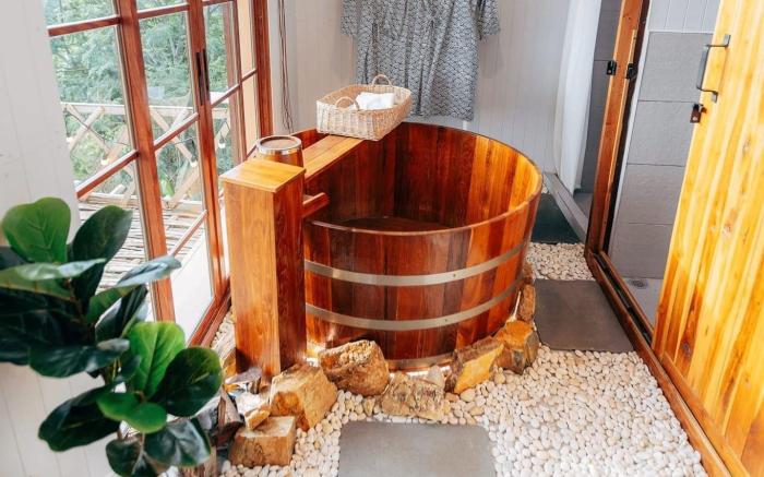 Tiny House w/Hot tub Included Breakfast & Dinner
