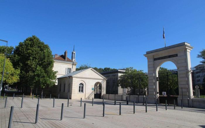6 kazabella Modern flat with jacuzzi Maisons Alfort