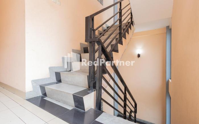 Star Hotel Jaksa Mitra RedDoorz