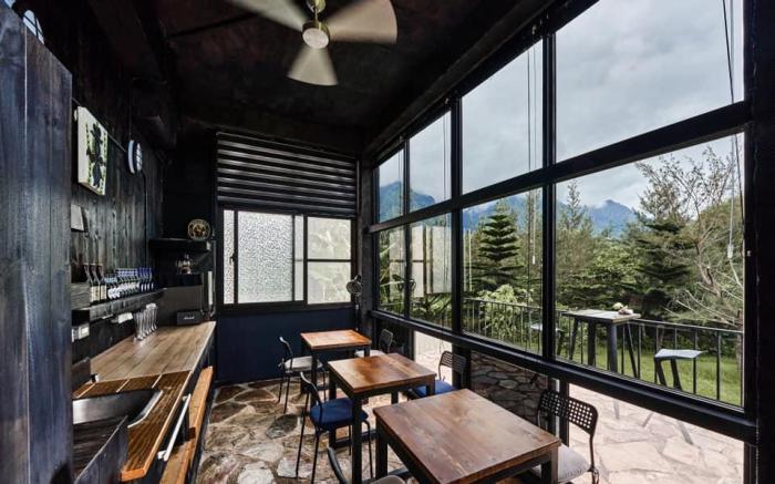 山腳下的金剛芭比民宿KingKong Barbie Down the Hill