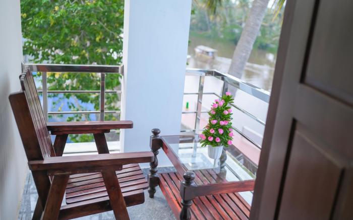 Janoos Homestay River side view