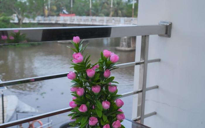 Janoos Homestay River side view
