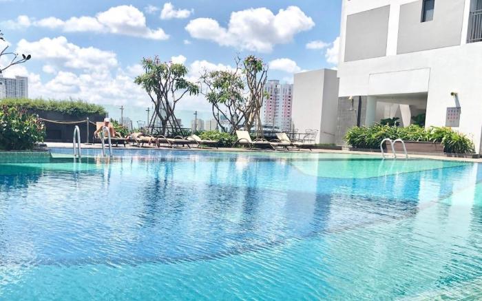 Rivergate Garden Pool Signature