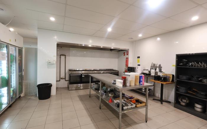 Perth City Backpackers Hostel - Valid Passport Required for Check in