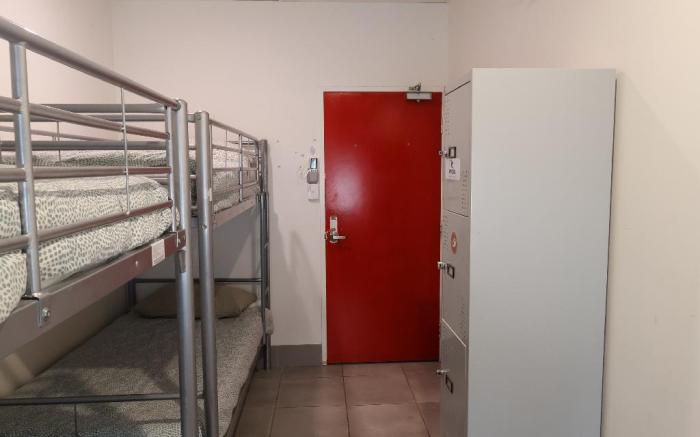 Perth City Backpackers Hostel - Valid Passport Required for Check in