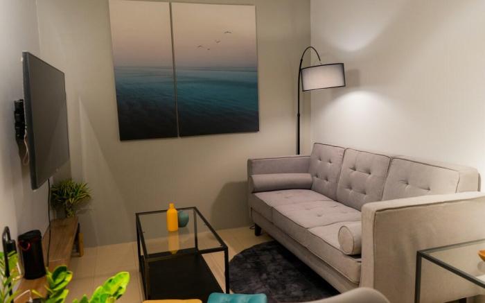 Bucky's 2BR Condo near Eastwood