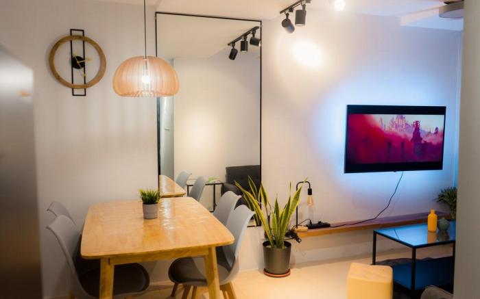 Bucky's 2BR Condo near Eastwood