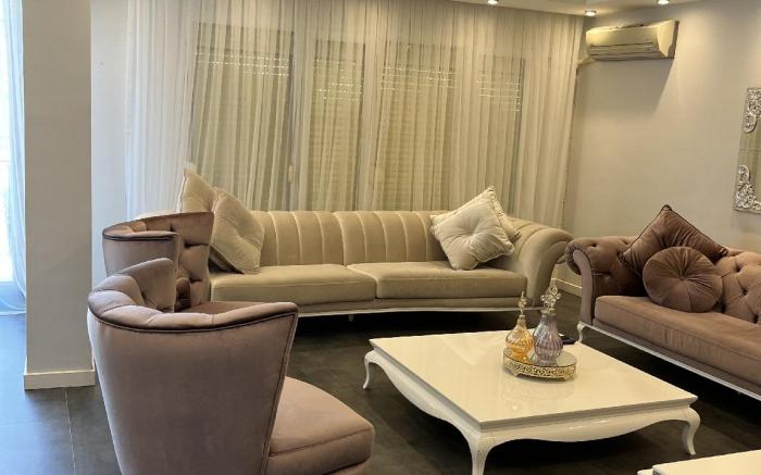 Şık müstakil orman manzaralı bahçeli ev