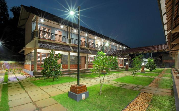 Green Planet Hotel Mattannur