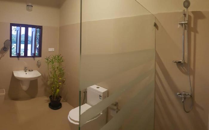 Myh Lake Front Pvt Villa with Staff, Near City, Inc Free Breakfast