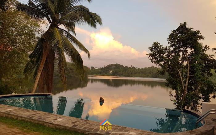 Myh Lake Front Pvt Villa with Staff, Near City, Inc Free Breakfast