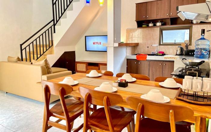 Satran Villa @ Kuta Bali (3 BR with Sharing Pool)