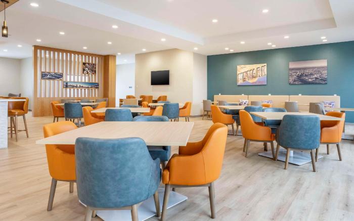 Comfort Inn & Suites Newark Liberty International Airport