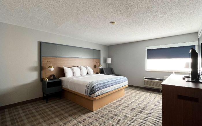 AmericInn by Wyndham Marshfield