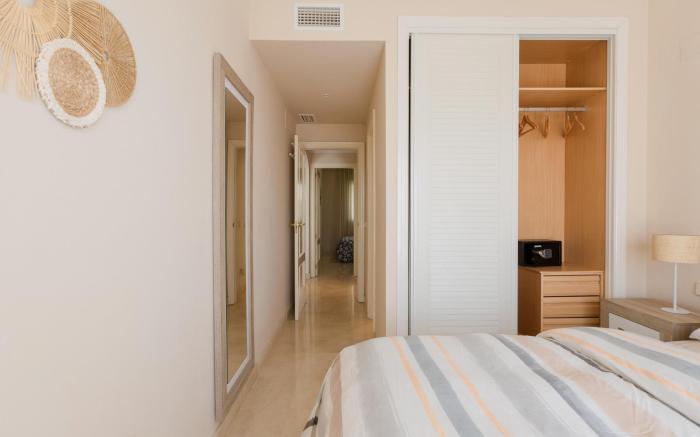 CALANOVA - Magnificent apartment with shared pool and free WiFi