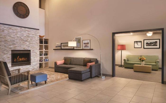 Country Inn & Suites by Radisson, Germantown, WI