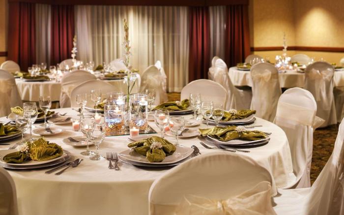 Country Inn & Suites by Radisson, Milwaukee West (Brookfield), WI