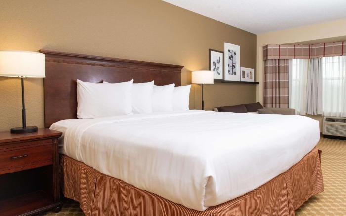 Country Inn & Suites by Radisson, Milwaukee West (Brookfield), WI