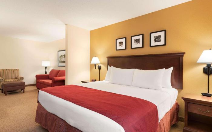 Country Inn & Suites by Radisson, Cedar Rapids Airport, IA