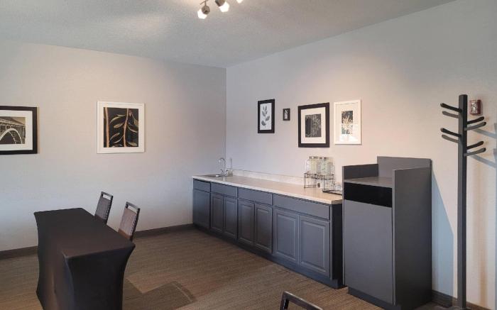 Country Inn & Suites by Radisson, Appleton Airport - Fox River Mall Area