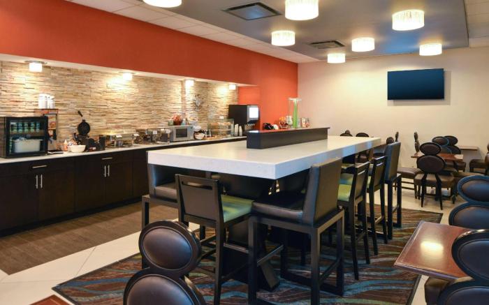 Country Inn & Suites by Radisson Nashville Airport TN