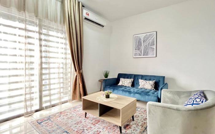 Cozy 2BR Suite with Balcony