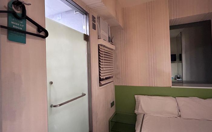 Room with Large Bed in Jordan Building, Tsim Sha Tsui & Jordan Station