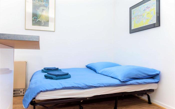 Two Bedroom Apartment with Kitchen, free Parking