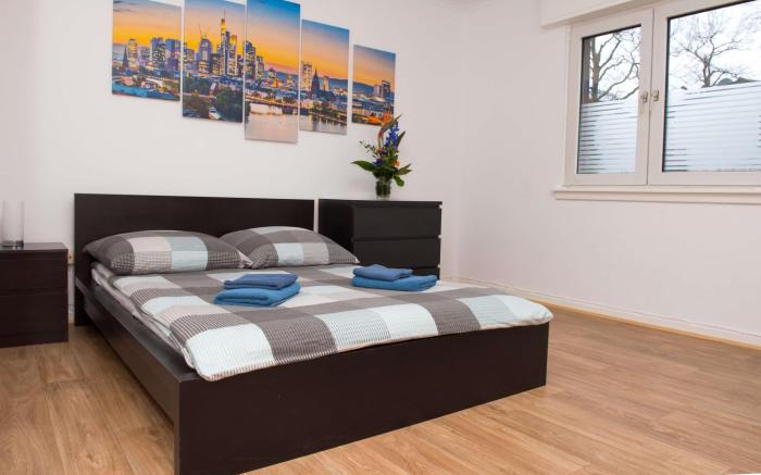 Two Bedroom Apartment with Kitchen, free Parking