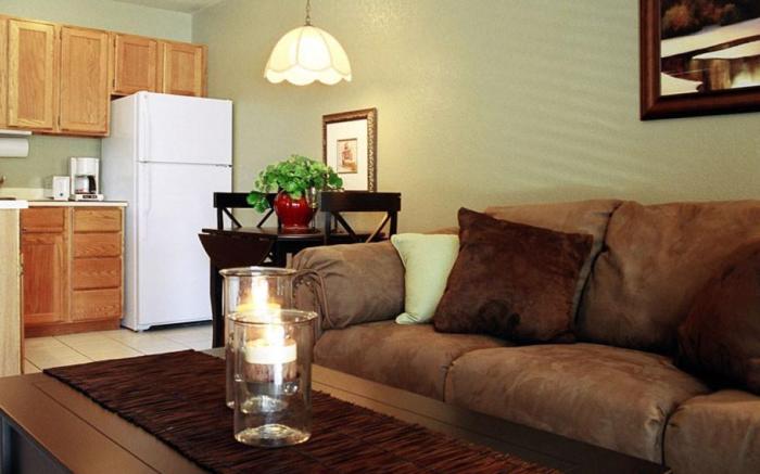 Carriage House Condominiums by All Seasons Resort Lodging 