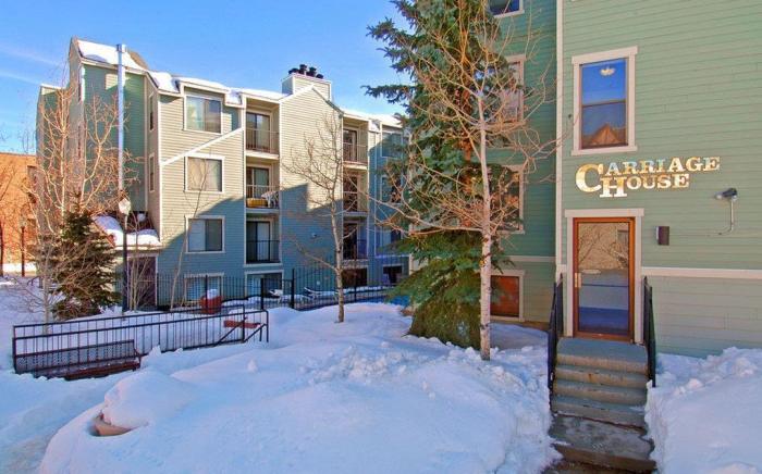 Carriage House Condominiums by All Seasons Resort Lodging 